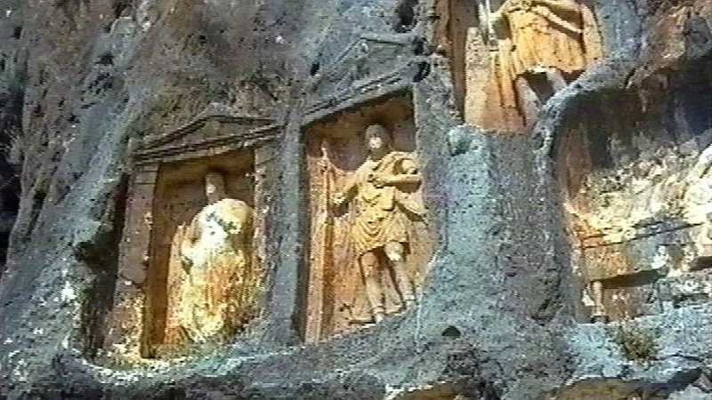 Adamkayalar ve Korykos Kara Kalesi Rehberi:Şeytan Deresi Kanyonu'ndaki 2000 Yıllık Sır (Erdemli)