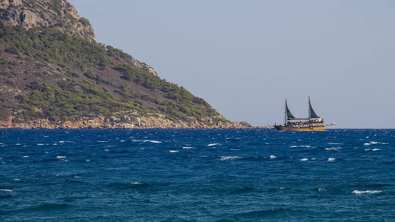 Silifke Barbaros Koyu ve Eğribük (Mavikent) Rehberi:Dana Adası Karşısında El Değmemiş Deniz