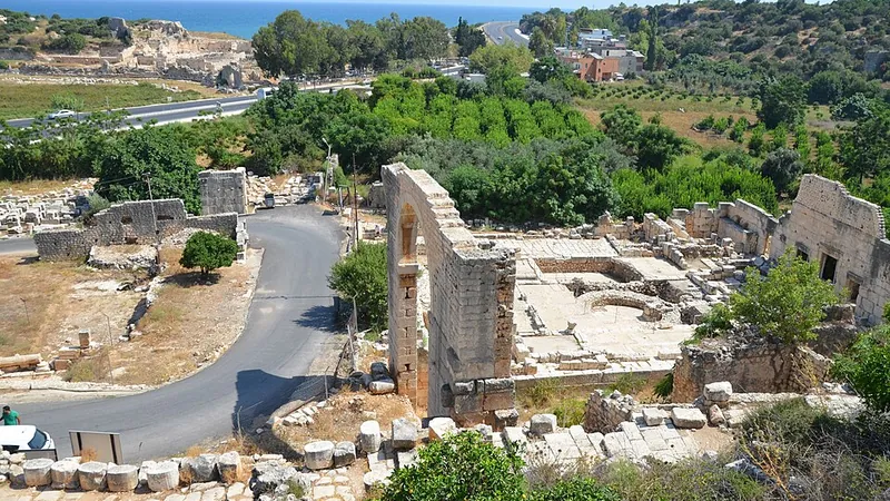 Ayaş Elaiussa Sebaste Antik Kenti, Merdivenlikuyu Koyu ve Yemişkumu Plajı Rehberi (Erdemli)