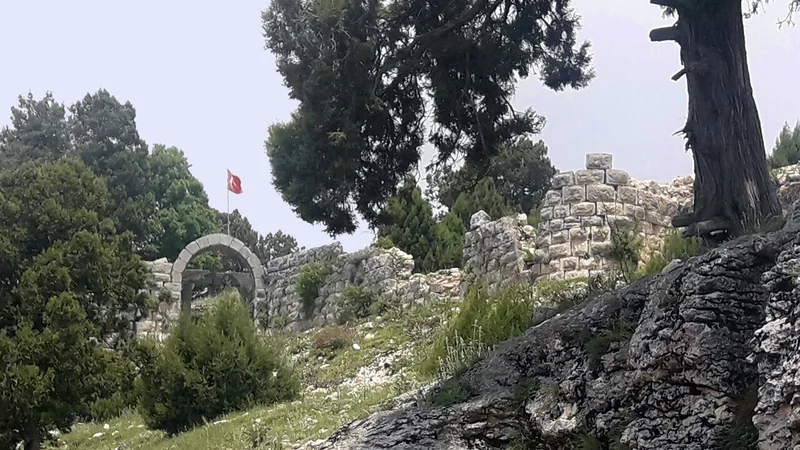 Gülek Kalesi ve Karboğazı Gezi Rehberi:Uçurumun Kenarında Bulutların Üstündeki Kale (Tarsus)