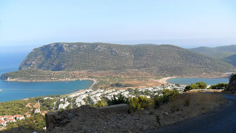 Tisan Yarımadası (Afrodit Koyu) ve Dana Adası Rehberi:Türkiye'nin En Güzel 3 Koyundan Biri