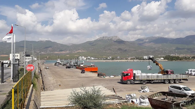 Silifke Yeşilovacık Sahili ve Hacı İshak Koyu Gezi Rehberi:Sakin Kumsal ve Tisan Kapısı